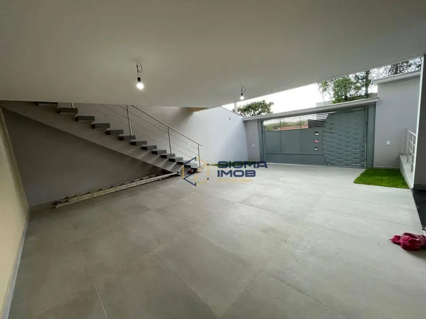 Casa com 3 quartos à venda, 250m2 em João XXIII, Vinhedo - SP - imagem 6 Foto 6 de Casa com 3 quartos à venda, 250m2 em João XXIII, Vinhedo - SP