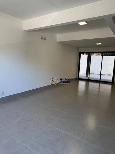 Casa de Condomínio com 3 quartos à venda e para alugar, 160m2 em Chácaras Silvania, Valinhos - SP - imagem 3 Foto 3 de Casa de Condomínio com 3 quartos à venda e para alugar, 160m2 em Chácaras Silvania, Valinhos - SP