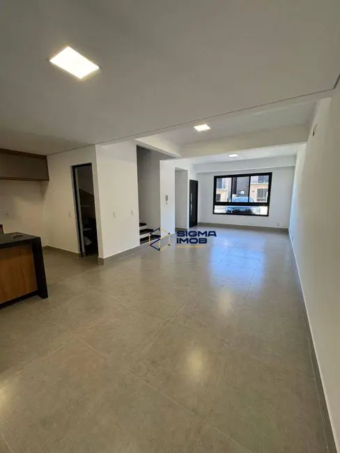 Casa de Condomínio com 3 quartos à venda e para alugar, 160m2 em Chácaras Silvania, Valinhos - SP - imagem 2 Foto 2 de Casa de Condomínio com 3 quartos à venda e para alugar, 160m2 em Chácaras Silvania, Valinhos - SP