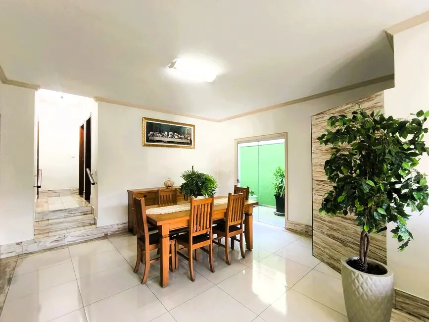 Casa com 3 quartos à venda e para alugar, 332m2 em Nova Vinhedo, Vinhedo - SP - imagem 4 Foto 4 de Casa com 3 quartos à venda e para alugar, 332m2 em Nova Vinhedo, Vinhedo - SP