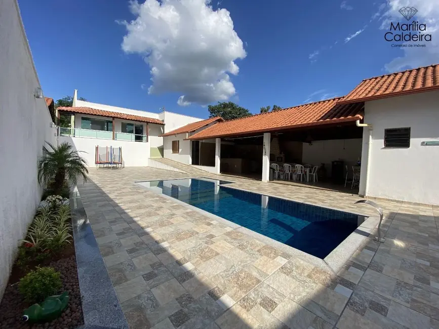 Foto 1 de Casa com 3 quartos à venda, 1000m2 em Ribeirao Das Neves - MG