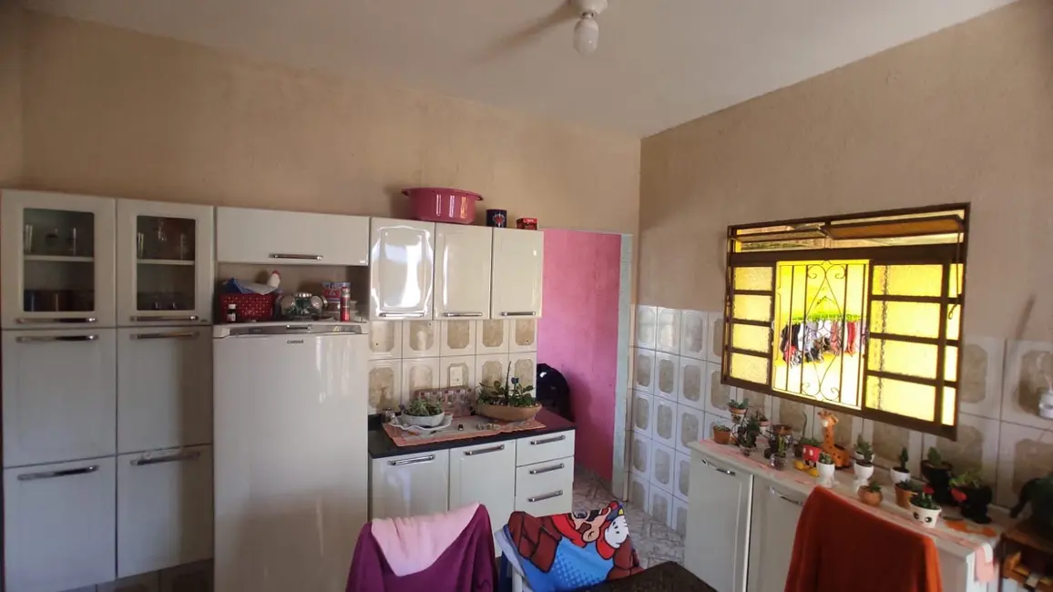 Foto 4 de Casa com 4 quartos à venda, 150m2 em Florença, Ribeirao Das Neves - MG