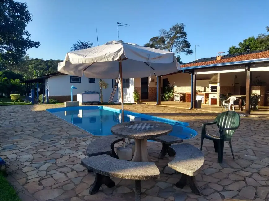 Foto 1 de Chácara com 3 quartos à venda, 120m2 em Esmeraldas - MG
