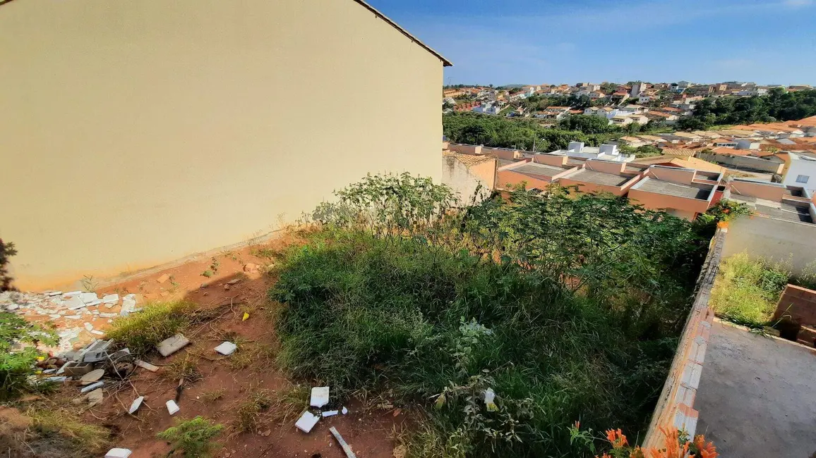 Foto 2 de Terreno / Lote à venda, 360m2 em Esmeraldas - MG