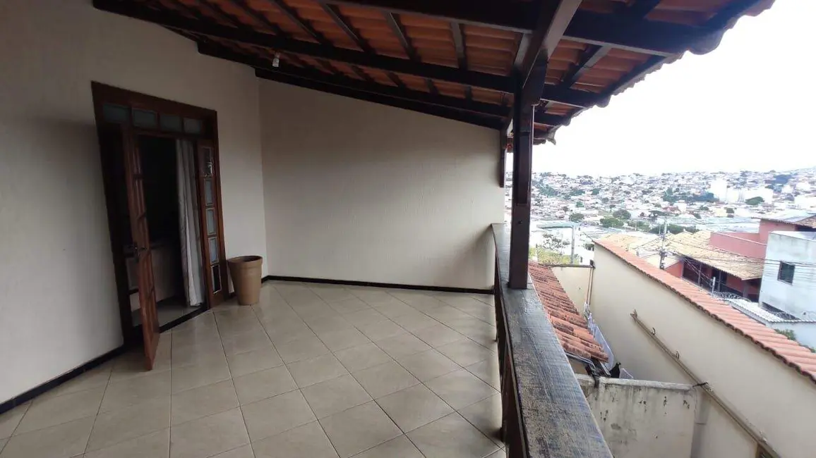 Foto 5 de Casa com 3 quartos à venda, 290m2 em Contagem - MG