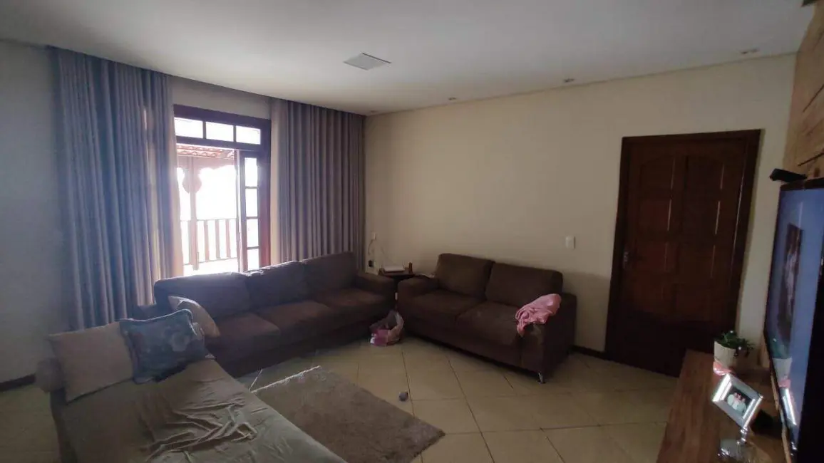 Foto 9 de Casa com 3 quartos à venda, 290m2 em Contagem - MG