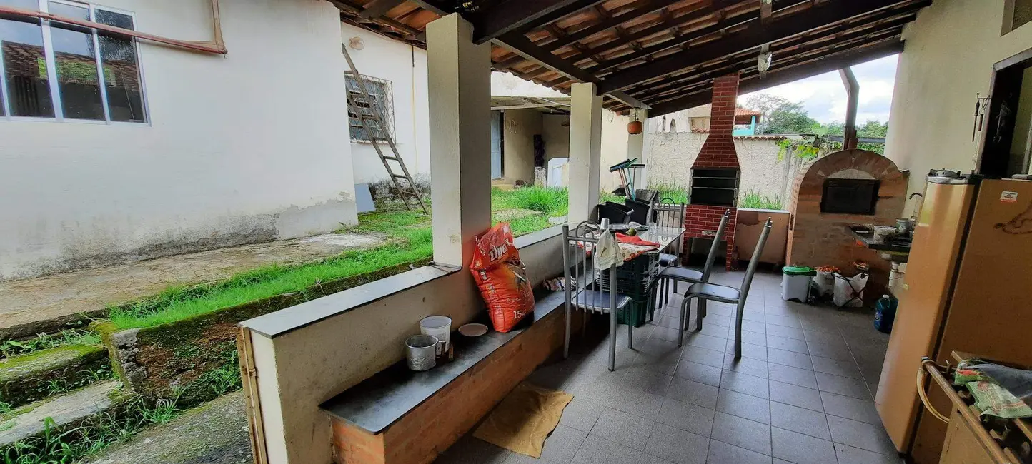 Chácara com 3 quartos à venda, 120m2 em Vale das Acácias, Ribeirao Das Neves - MG - imagem 4 Foto 4 de Chácara com 3 quartos à venda, 120m2 em Vale das Acácias, Ribeirao Das Neves - MG