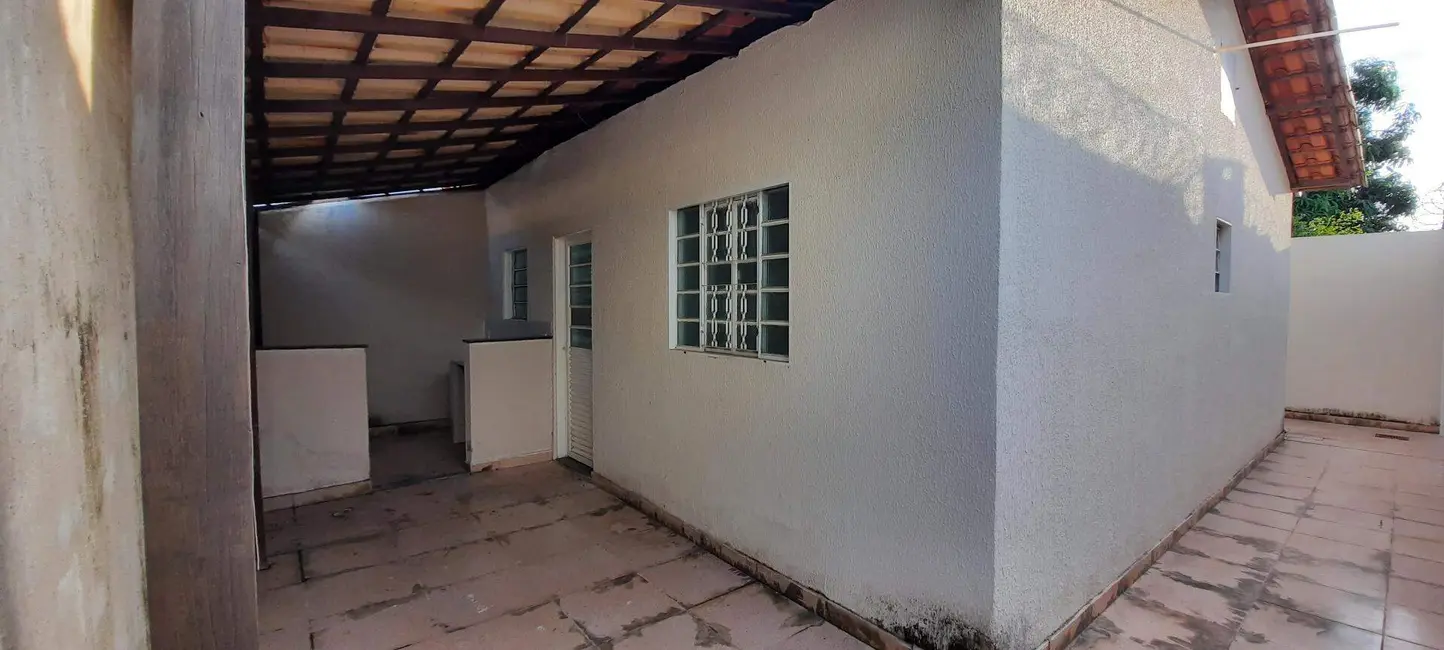 Foto 1 de Casa com 2 quartos à venda, 58m2 em Esmeraldas - MG