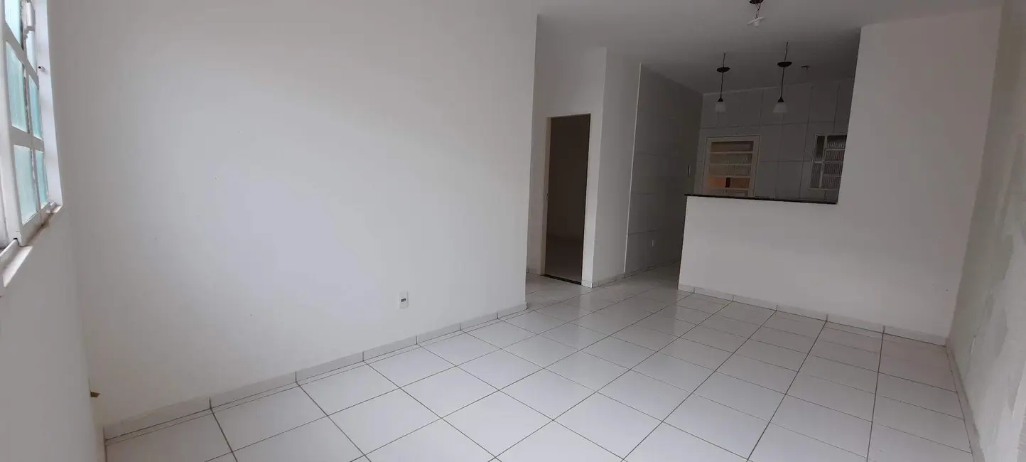 Foto 2 de Casa com 2 quartos à venda, 58m2 em Esmeraldas - MG