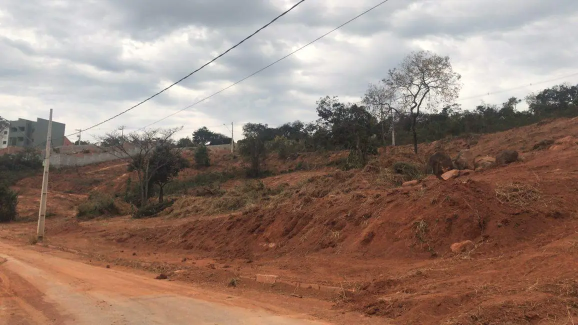 Foto 2 de Terreno / Lote à venda, 360m2 em Esmeraldas - MG