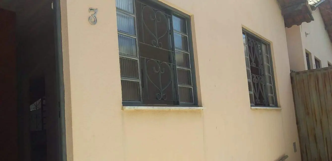 Foto 1 de Casa com 2 quartos à venda, 50m2 em Esmeraldas - MG