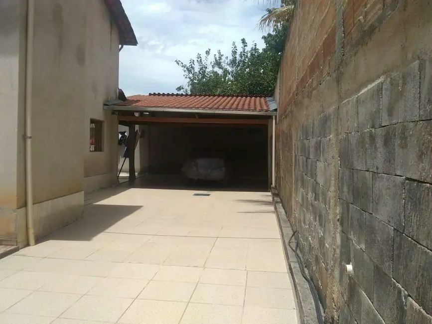 Casa com 4 quartos à venda, 120m2 em Santa Fé (Justinópolis), Ribeirao Das Neves - MG - imagem 5 Foto 5 de Casa com 4 quartos à venda, 120m2 em Santa Fé (Justinópolis), Ribeirao Das Neves - MG