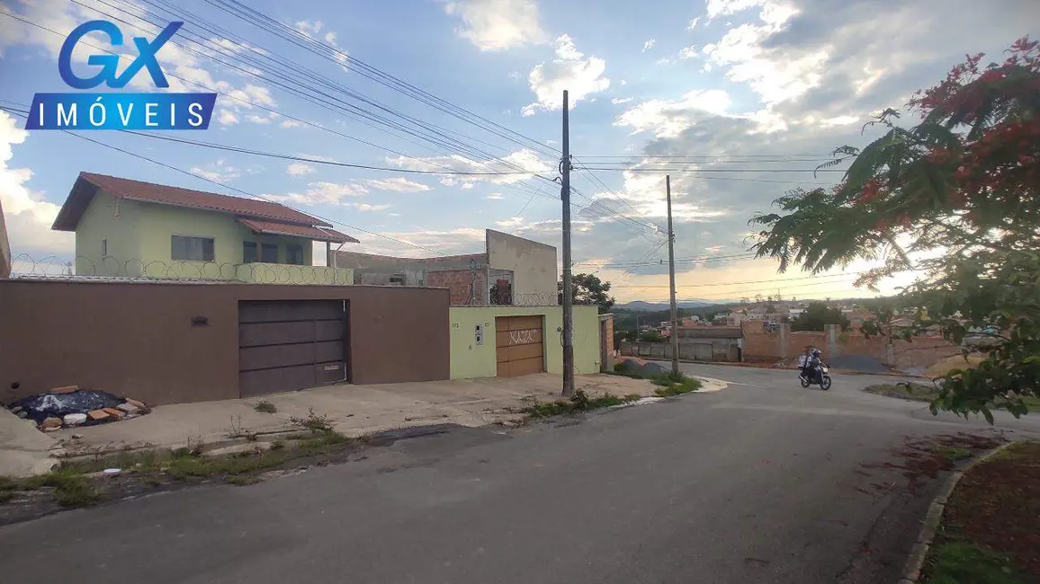 Foto 2 de Casa com 2 quartos à venda, 70m2 em Esmeraldas - MG