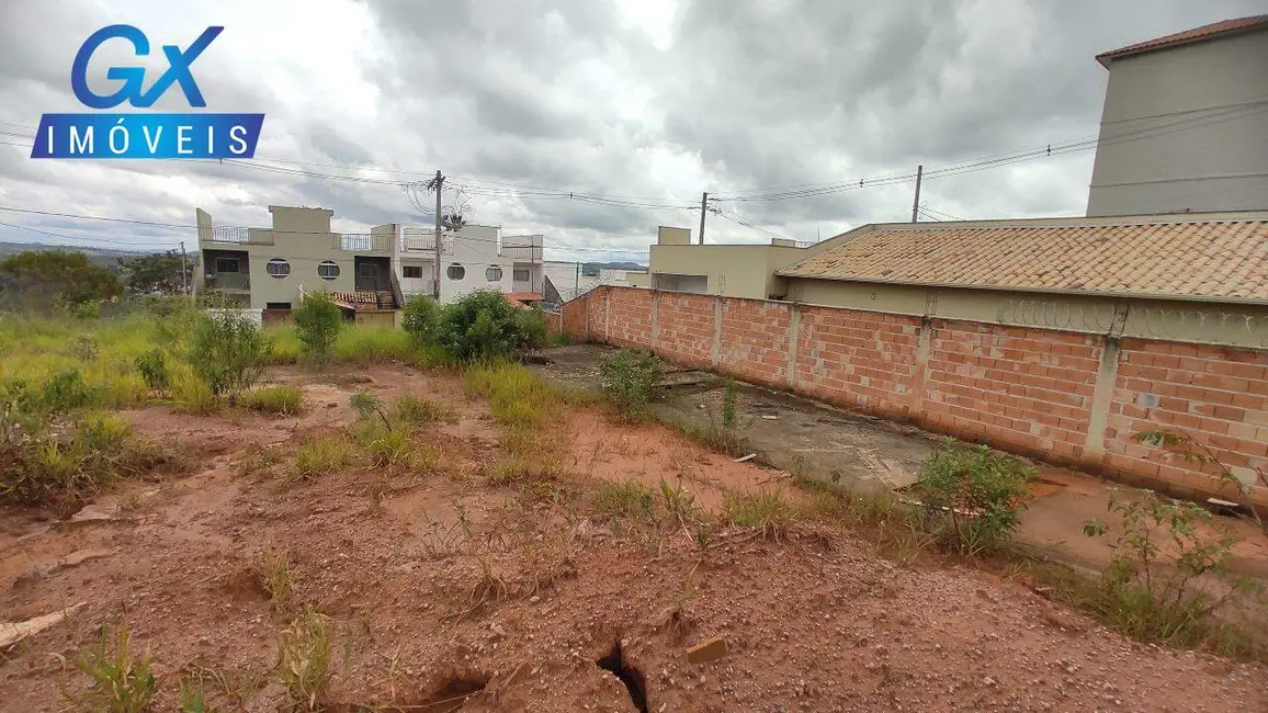 Foto 1 de Terreno / Lote à venda, 552m2 em Esmeraldas - MG