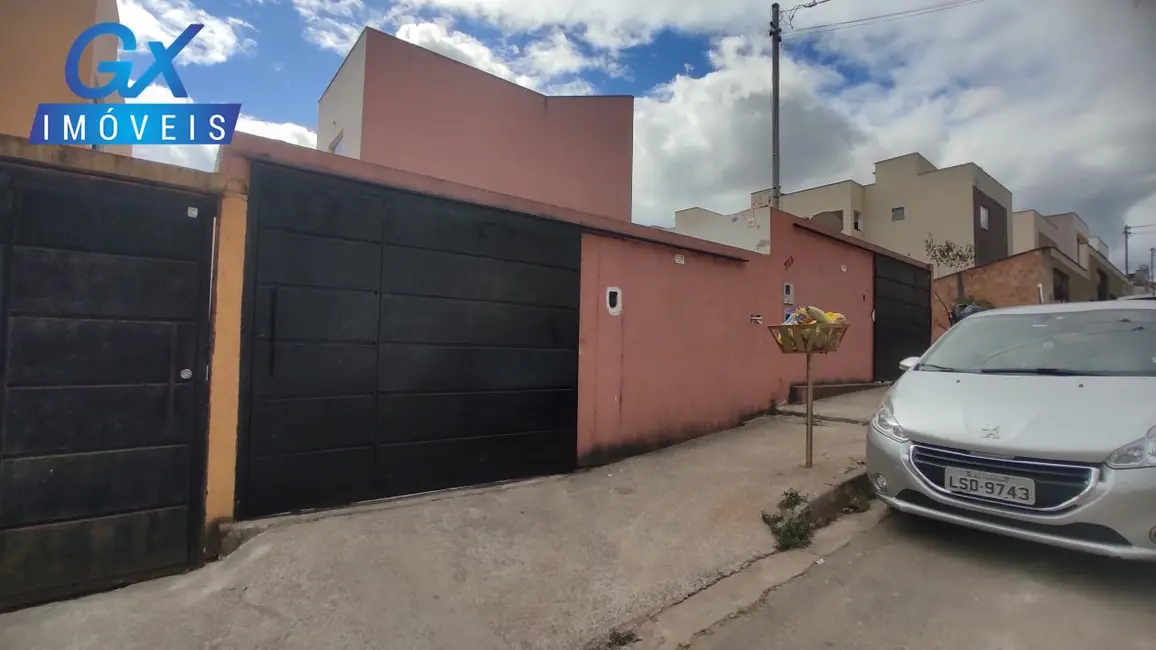 Foto 1 de Casa com 2 quartos à venda, 65m2 em Esmeraldas - MG