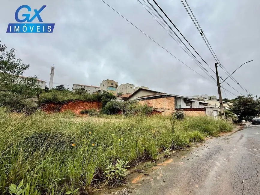 Foto 1 de Terreno / Lote à venda, 789m2 em Esmeraldas - MG