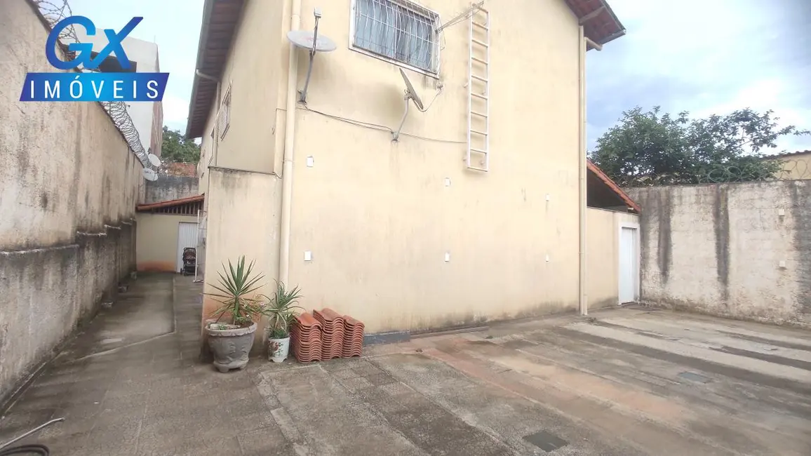 Foto 4 de Casa com 2 quartos à venda, 87m2 em Esmeraldas - MG