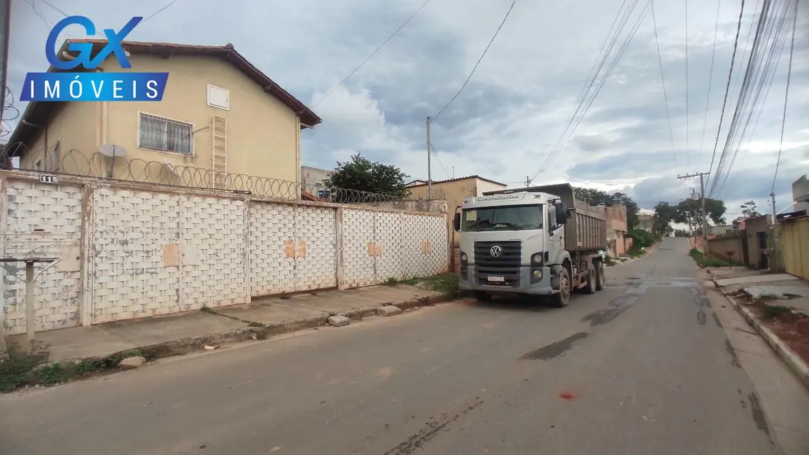 Foto 2 de Casa com 2 quartos à venda, 87m2 em Esmeraldas - MG