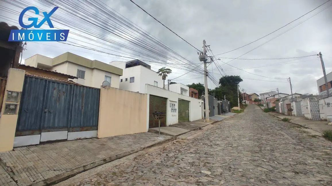 Foto 1 de Casa com 2 quartos à venda, 180m2 em Esmeraldas - MG
