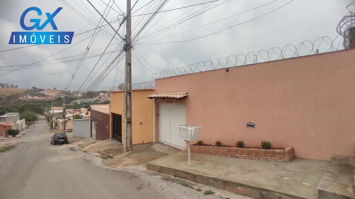 Foto 2 de Casa com 3 quartos à venda, 180m2 em Esmeraldas - MG