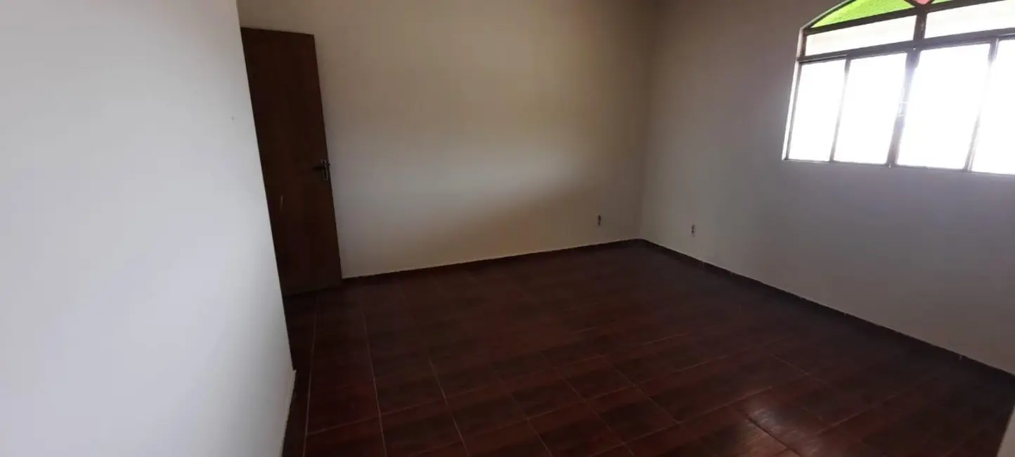 Foto 5 de Casa com 3 quartos à venda, 300m2 em Florença, Ribeirao Das Neves - MG