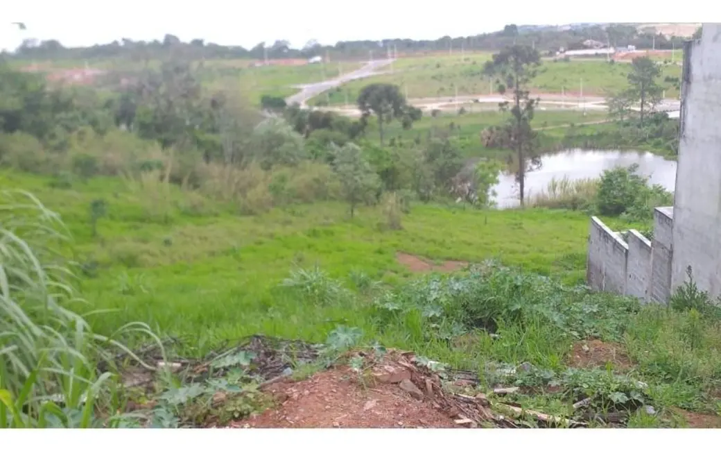 Foto 1 de Terreno / Lote à venda, 202m2 em Atibaia - SP