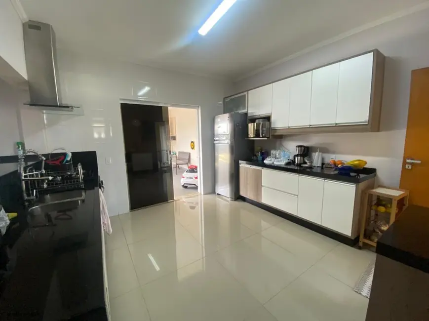 Foto 4 de Casa de Condomínio com 3 quartos à venda, 320m2 em Bom Jesus Dos Perdoes - SP