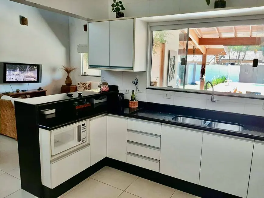 Foto 7 de Casa com 4 quartos à venda, 205m2 em Ubatuba - SP