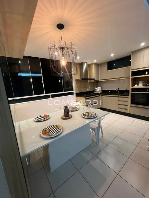 Foto 1 de Apartamento com 2 quartos à venda, 74m2 em Centro, Ubatuba - SP