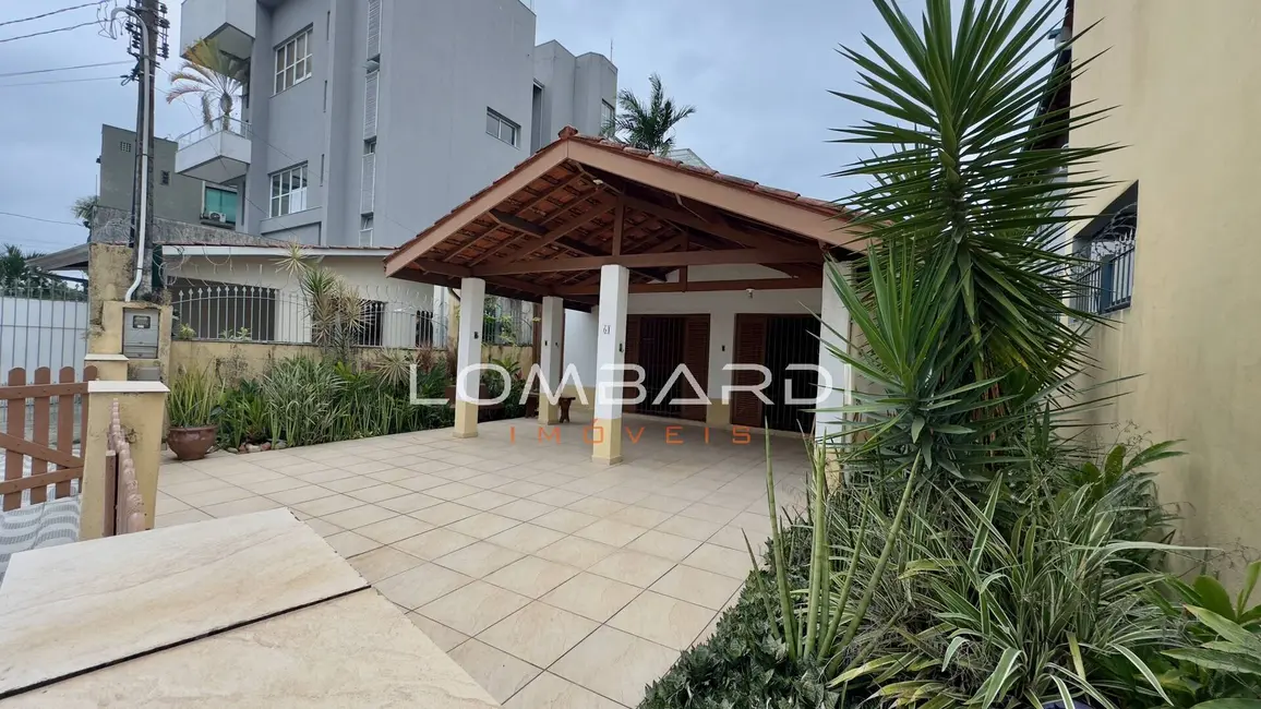 Foto 4 de Casa com 3 quartos à venda, 224m2 em Ubatuba - SP