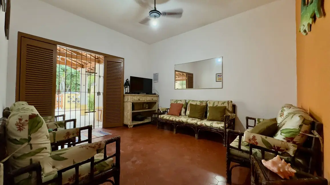 Foto 9 de Casa com 3 quartos à venda, 224m2 em Ubatuba - SP