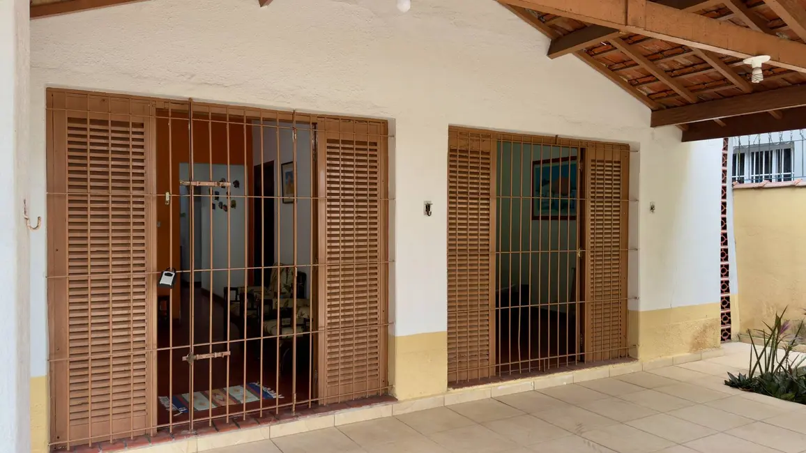 Foto 2 de Casa com 3 quartos à venda, 224m2 em Ubatuba - SP
