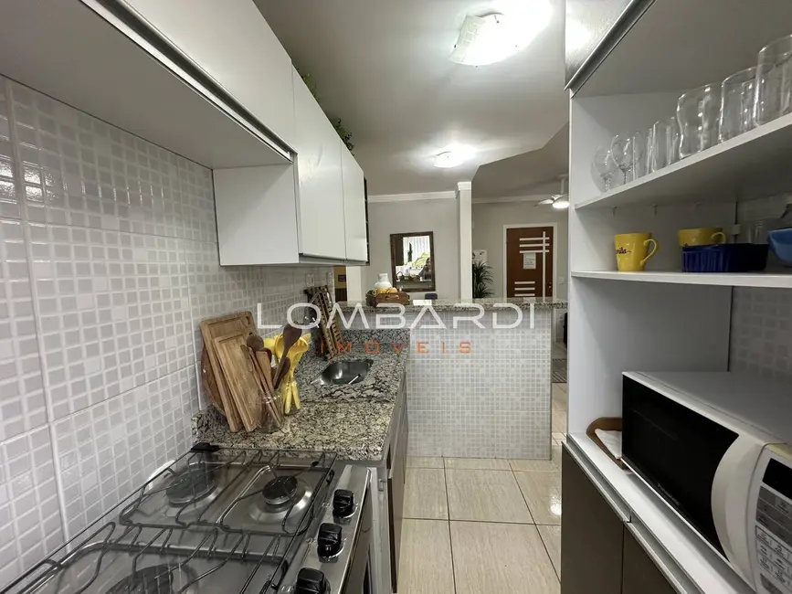 Apartamento com 2 quartos à venda, 50m2 em Ubatuba - SP - imagem 3 Foto 3 de Apartamento com 2 quartos à venda, 50m2 em Ubatuba - SP