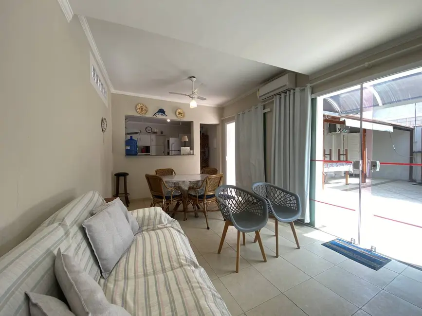 Foto 2 de Casa com 3 quartos à venda, 225m2 em Ubatuba - SP