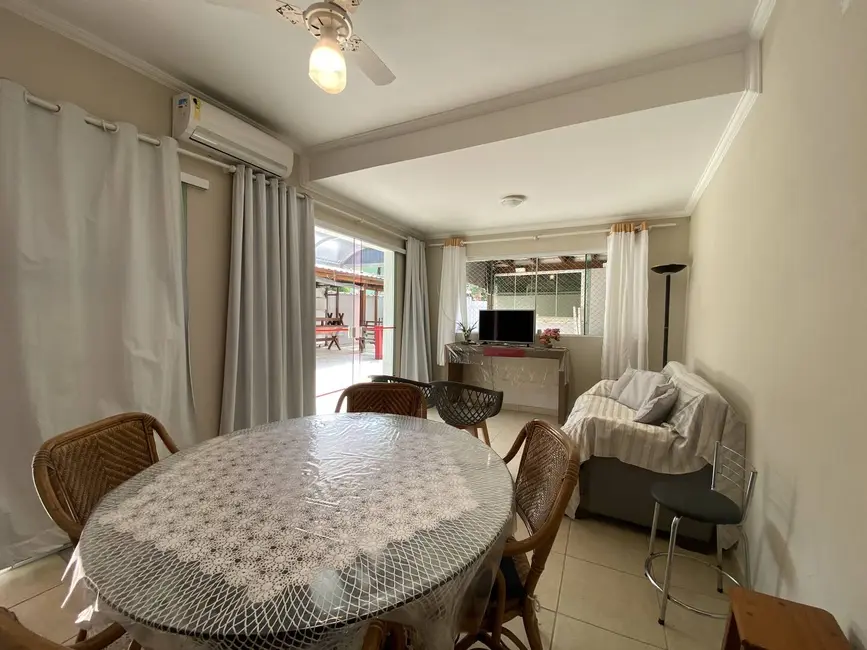 Foto 3 de Casa com 3 quartos à venda, 225m2 em Ubatuba - SP