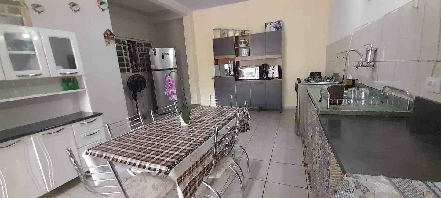 Foto 3 de Casa com 5 quartos à venda, 250m2 em Ubatuba - SP