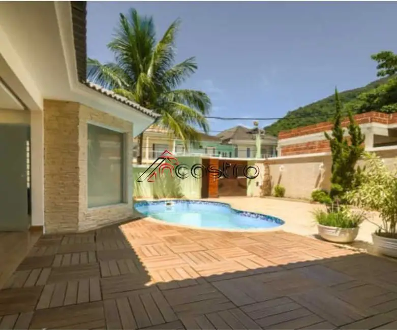 Casa de Condomínio com 6 quartos à venda e para alugar, 400m2 em Rio De Janeiro - RJ - imagem 3 Foto 3 de Casa de Condomínio com 6 quartos à venda e para alugar, 400m2 em Rio De Janeiro - RJ