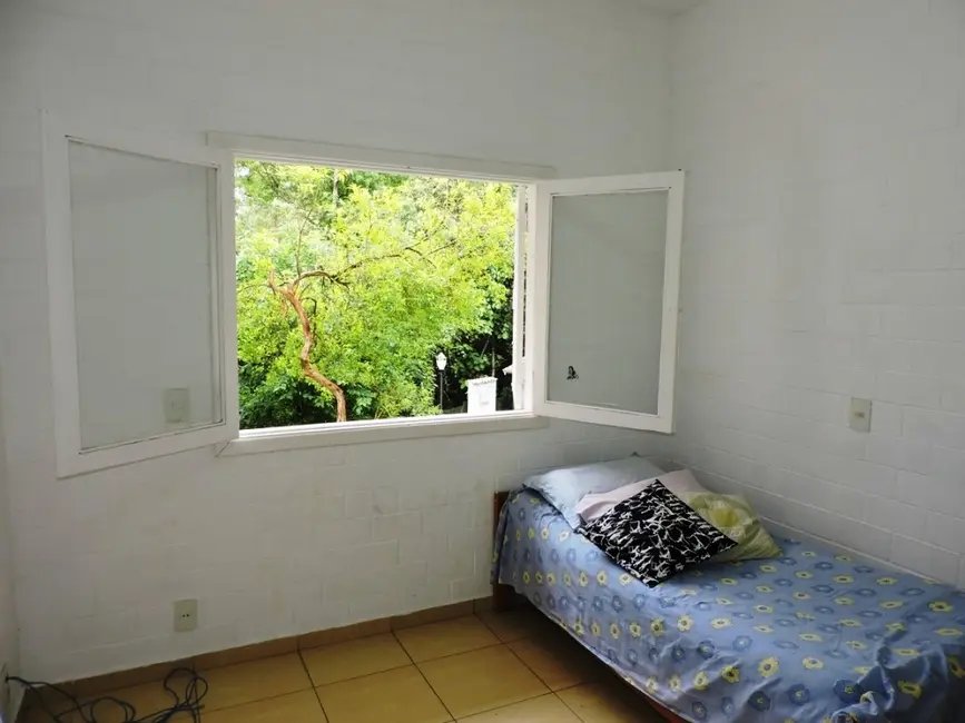 Foto 8 de Casa com 4 quartos à venda, 205m2 em Jardim Indaiá, Embu Das Artes - SP