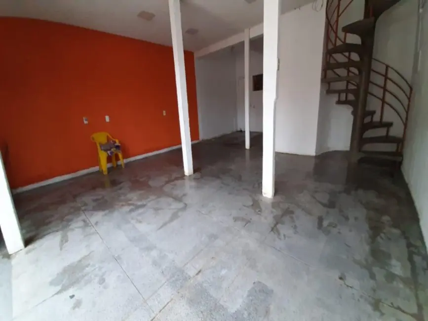 Armazém / Galpão à venda, 300m2 em Centro, Itapevi - SP - imagem 4 Foto 4 de Armazém / Galpão à venda, 300m2 em Centro, Itapevi - SP