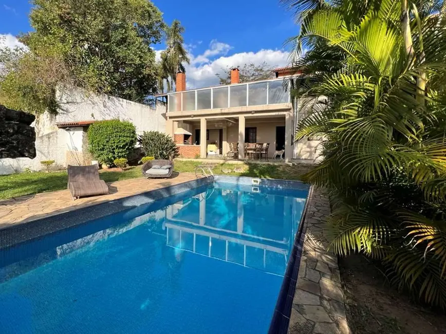 Foto 1 de Casa com 6 quartos à venda e para alugar, 600m2 em Chácara Roselândia, Cotia - SP