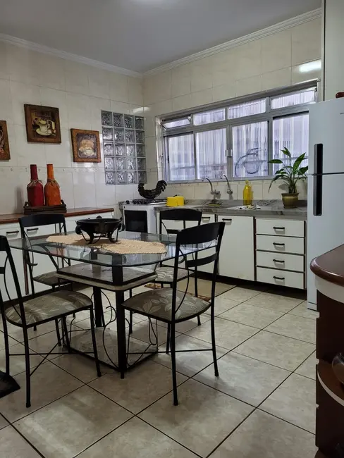 Casa com 3 quartos à venda e para alugar, 188m2 em Vila Campesina, Osasco - SP - imagem 4 Foto 4 de Casa com 3 quartos à venda e para alugar, 188m2 em Vila Campesina, Osasco - SP