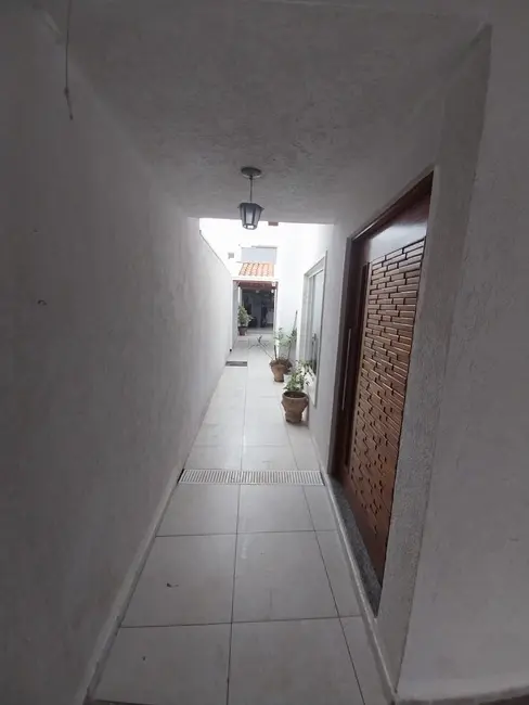 Casa com 3 quartos à venda, 220m2 em Centro, Aracariguama - SP - imagem 8 Foto 8 de Casa com 3 quartos à venda, 220m2 em Centro, Aracariguama - SP