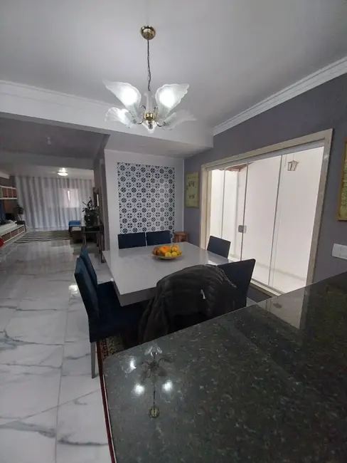 Casa com 3 quartos à venda, 220m2 em Centro, Aracariguama - SP - imagem 4 Foto 4 de Casa com 3 quartos à venda, 220m2 em Centro, Aracariguama - SP