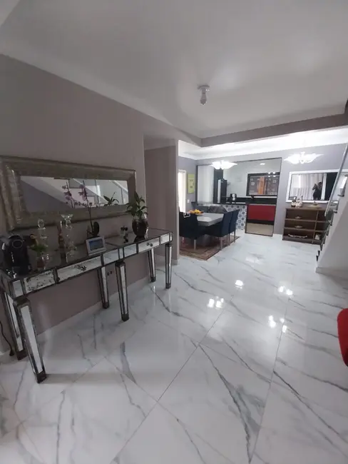 Casa com 3 quartos à venda, 220m2 em Centro, Aracariguama - SP - imagem 5 Foto 5 de Casa com 3 quartos à venda, 220m2 em Centro, Aracariguama - SP