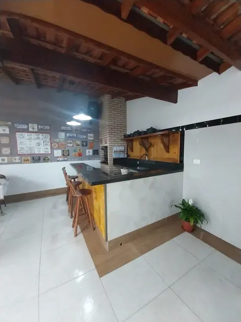 Casa com 3 quartos à venda, 220m2 em Centro, Aracariguama - SP - imagem 3 Foto 3 de Casa com 3 quartos à venda, 220m2 em Centro, Aracariguama - SP