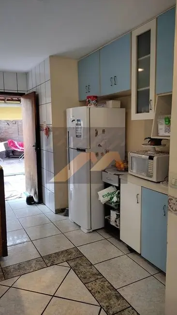 Casa com 3 quartos à venda, 193m2 em Carolina, Duque De Caxias - RJ - imagem 9 Foto 9 de Casa com 3 quartos à venda, 193m2 em Carolina, Duque De Caxias - RJ