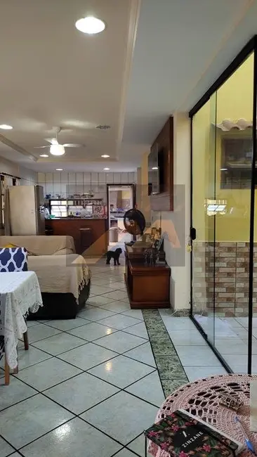 Casa com 3 quartos à venda, 193m2 em Carolina, Duque De Caxias - RJ - imagem 5 Foto 5 de Casa com 3 quartos à venda, 193m2 em Carolina, Duque De Caxias - RJ