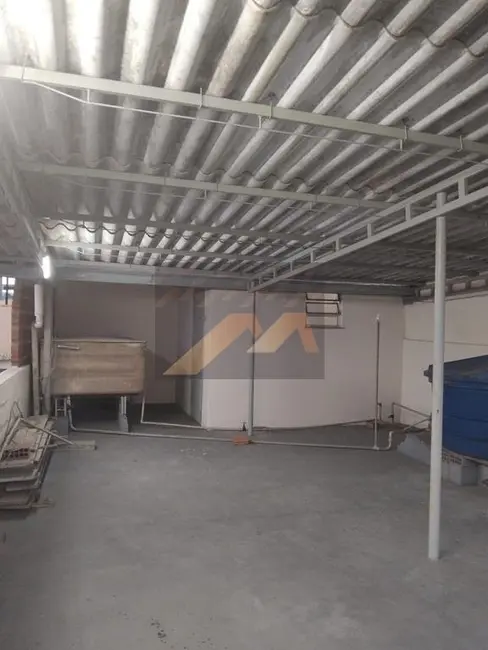 Casa com 2 quartos à venda, 320m2 em Centro, Duque De Caxias - RJ - imagem 9 Foto 9 de Casa com 2 quartos à venda, 320m2 em Centro, Duque De Caxias - RJ