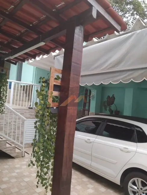 Casa com 2 quartos à venda, 320m2 em Centro, Duque De Caxias - RJ - imagem 2 Foto 2 de Casa com 2 quartos à venda, 320m2 em Centro, Duque De Caxias - RJ