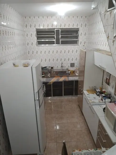 Casa com 2 quartos à venda, 320m2 em Centro, Duque De Caxias - RJ - imagem 6 Foto 6 de Casa com 2 quartos à venda, 320m2 em Centro, Duque De Caxias - RJ